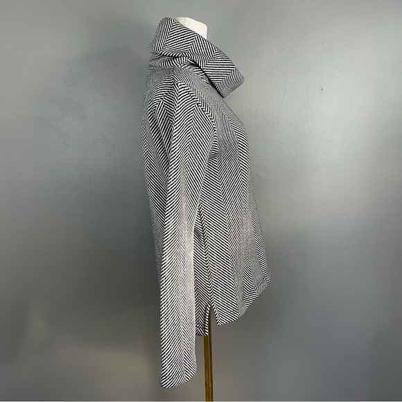 J.Crew Factory Size Small Long Sleeve Funnelneck Pullover Sweatshirt Black Ivory - Picture 2 of 9